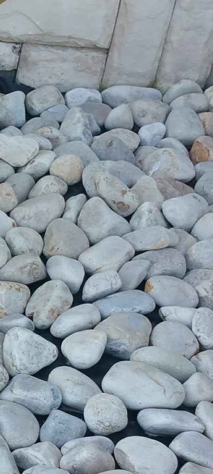 Natural White Riverstone Bagged